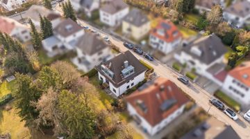 Blick von oben - Sonnige Wohnung mit Balkon & TG-Stellplatz in ruhigem München-Hadern