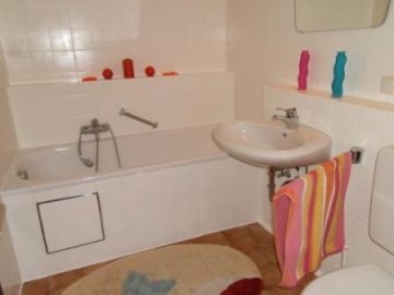 Badezimmer - beziehbares Stadtappartement mit Blick ins Grüne