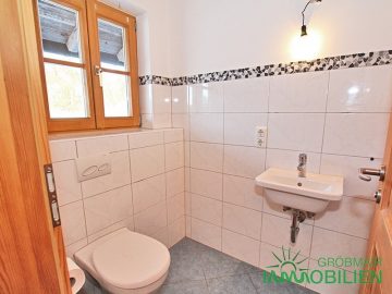 Gäste WC - Charmante Landhauswohnung auf zwei Ebenen im idyllischen Weiler
